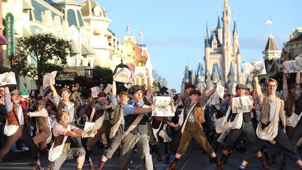 Photos Stars appear at Disney for Christmas Day parade taping