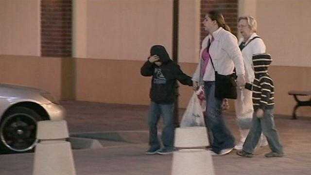 The cold weather makes for a tough night for many shoppers in Seminole County.
