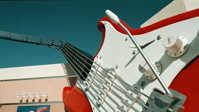 Rock 'N' Roller Coaster starring Aerosmith was dedicated on July 29, 1999, and opened the next day.