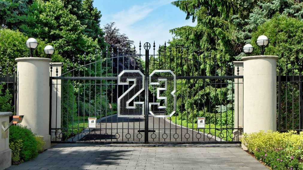 Photos Michael Jordan's Chicagoarea mansion up for auction