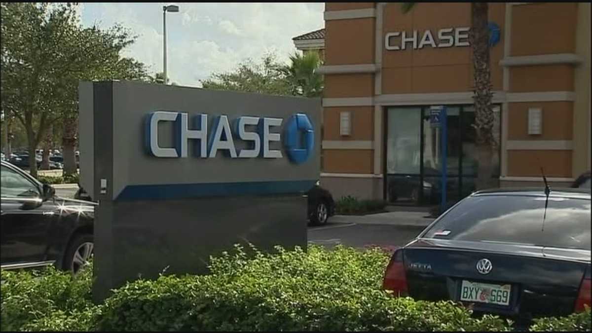 Chase Bank limits customers' spending after Target breach Chase Bank limits customers' spending after Target breach