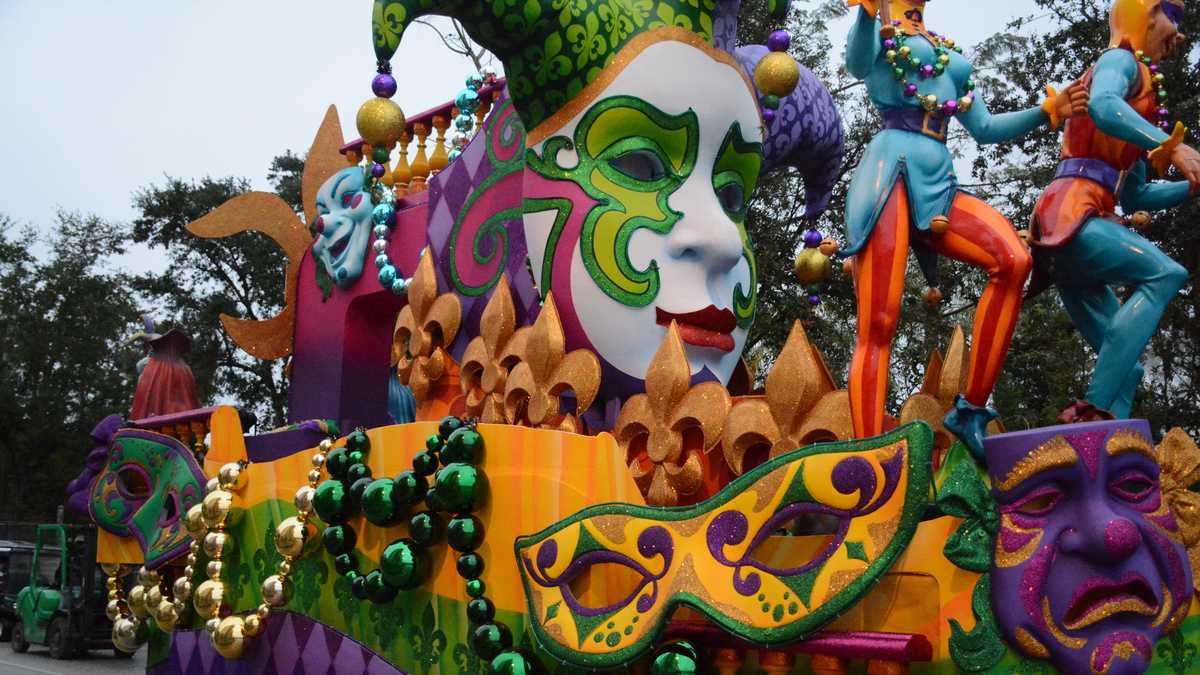 tour of mardi gras floats