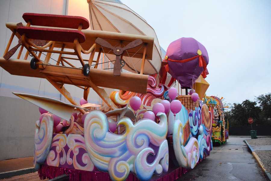 universal studios mardi gras floats