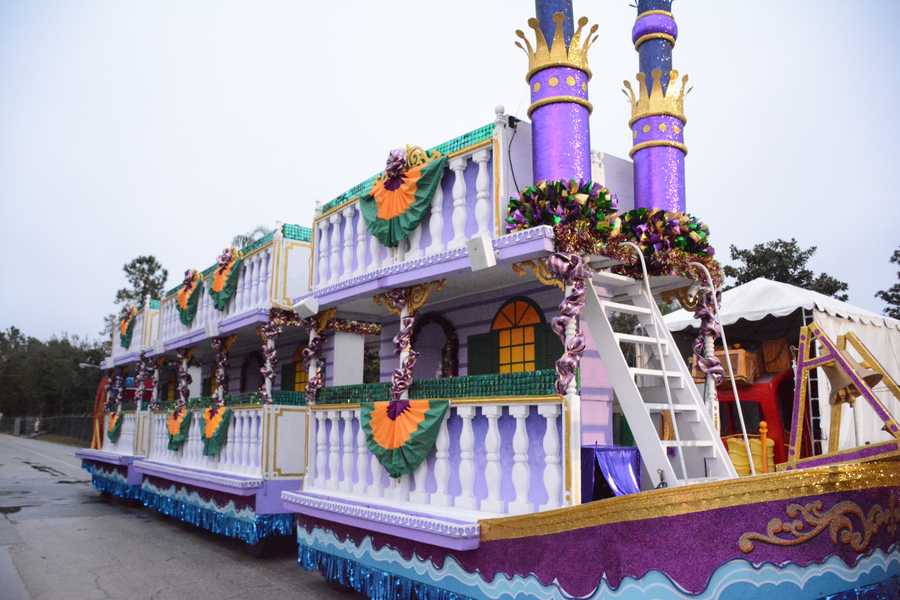 Photos Universals Mardi Gras Floats