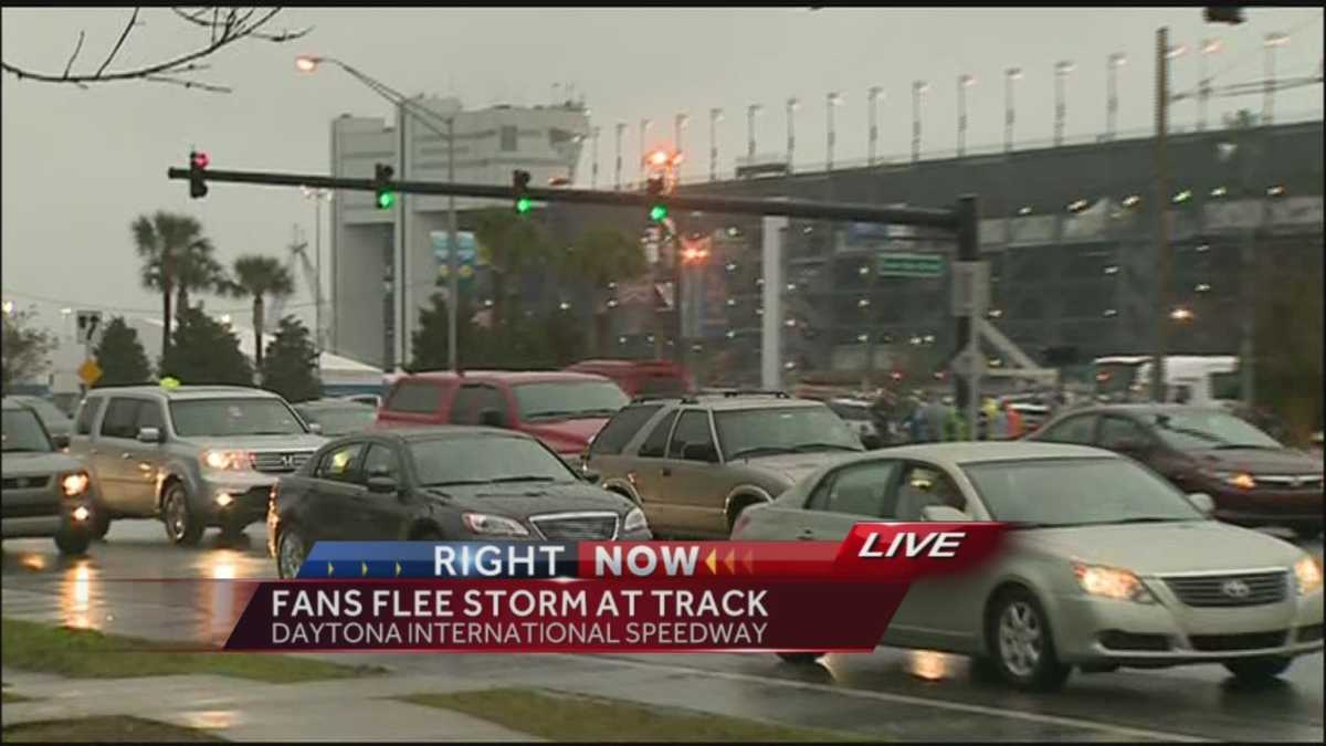 Daytona 500 resumes under caution after rain delay