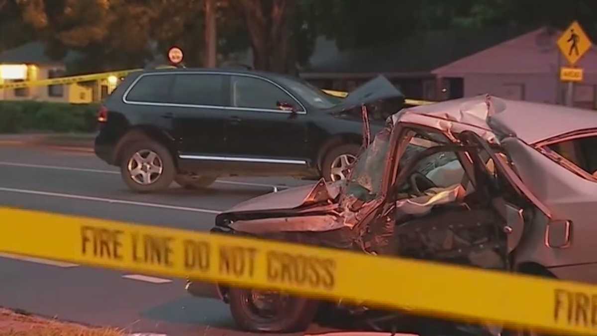 Driver runs from crash that killed two in Pine Hills