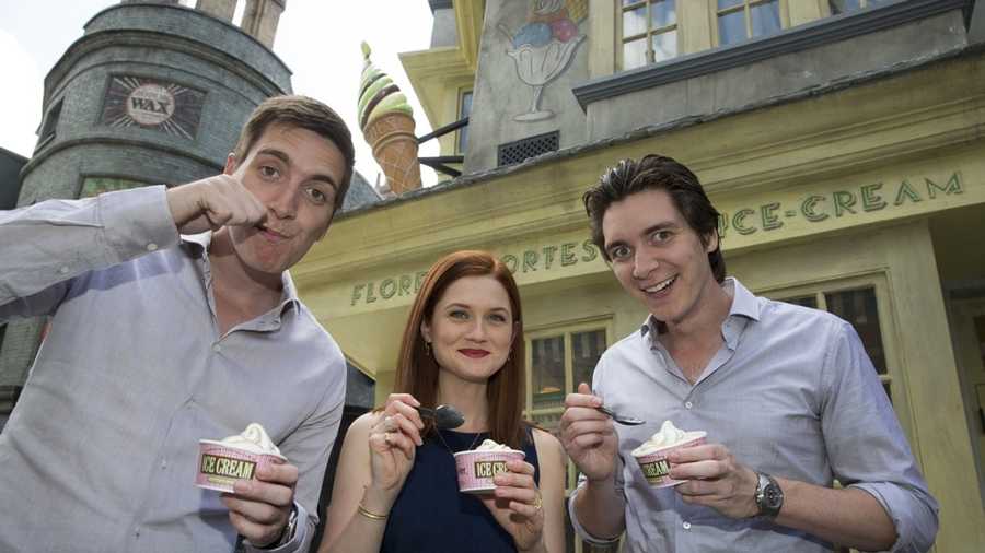 The "Weasley family" try ice cream from Florean Fortescue's Ice-Cream Parlour
