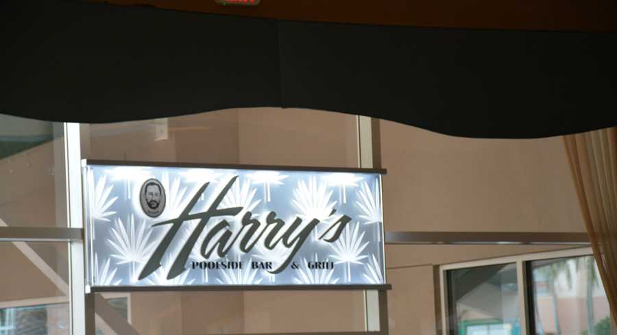 Harry's Poolside Bar & Grill at Rosen Centre Hotel