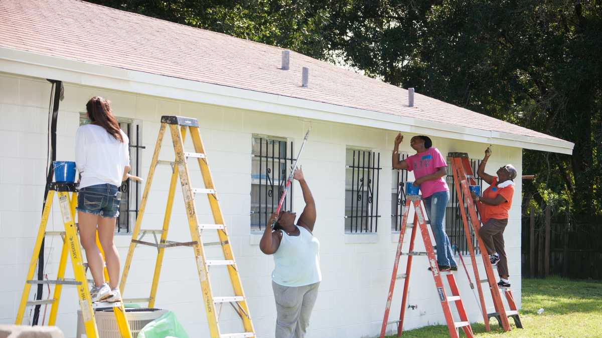 Habitat for Humanity paints 27 homes in Washington Shores