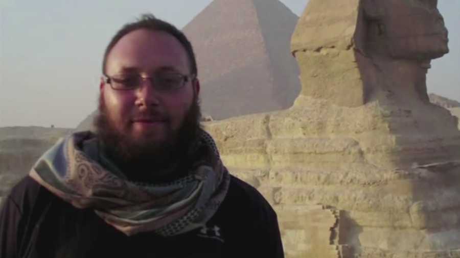 Governor Rick Scott has ordered all flags in Florida to be lowered to half-staff to honor slain journalist Steven Sotloff.