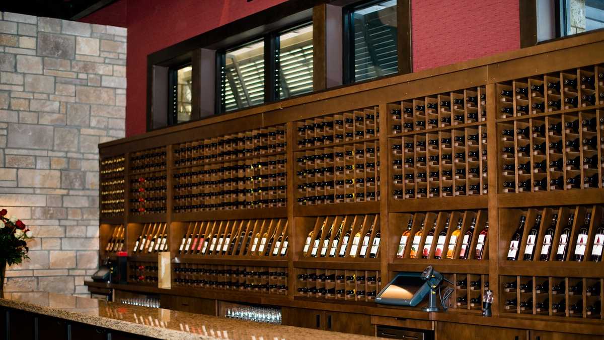 Images Cooper’s Hawk restaurant opens on IDrive