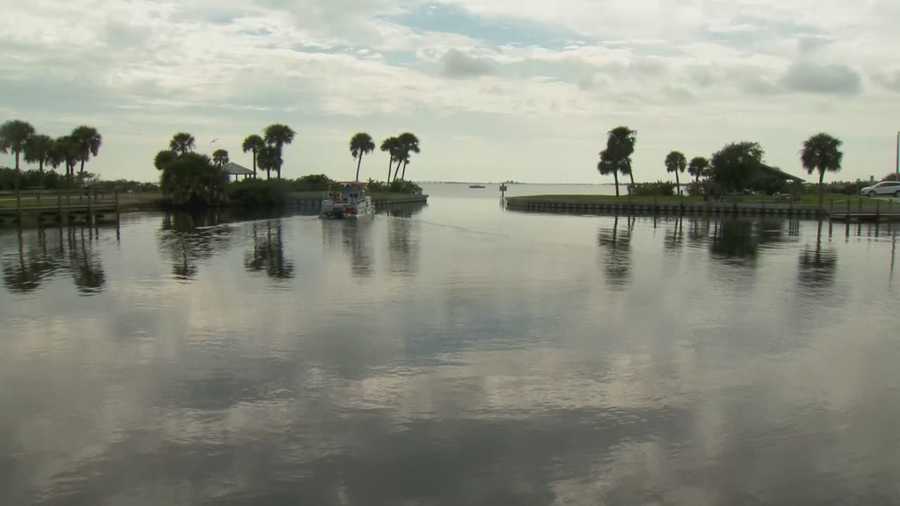 In the pollution-plagued Indian River Lagoon and elsewhere, Congress wants to loosen environmental requirements for boaters. A newly passed measure allows small commercial boat operators to ignore some of the core requirements of the Clean Water Act.
