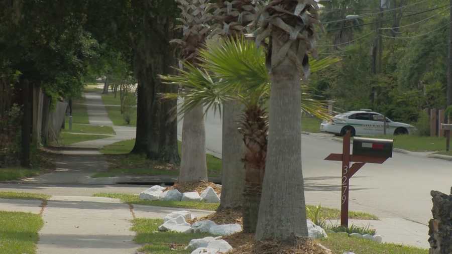 Two children walking to school in  the Pine Hills neighborhood were robbed at gun point, according to the Orange County Sheriff's Office. Michelle Meredith (@MichelleWESH) has the story.