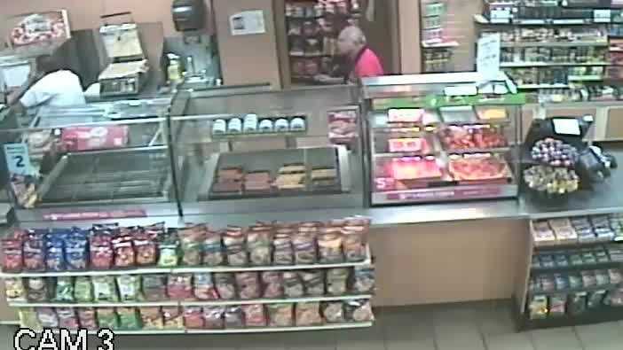 Raw video: Employees fight off robber at 7-Eleven