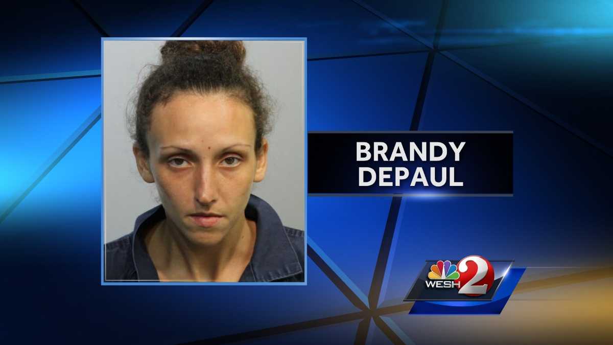Toddlers in back seat as mom suspected of DUI leaves crash scene ...