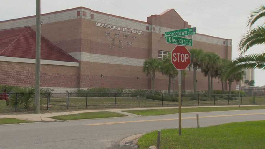 A Daytona Beach high school student is facing criminal charges after police say he had a gun at a restaurant near the school. Claire Metz (@clairemetzwesh) has the story.
