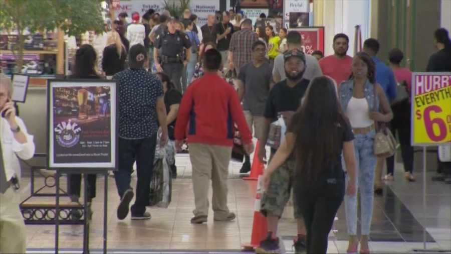 Shoppers across Central Florida are scrambling to stores for those last minute gifts. If you haven't finished your shopping yet, be ready to battle the long lines and packed parking lots. Chris Hush (@ChrisHushWESH) has the story.