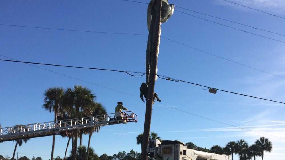 Soldier rescued after parachute caught in power lines