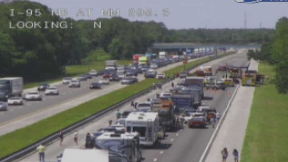 Fatal crash shuts down I95 in Flagler County