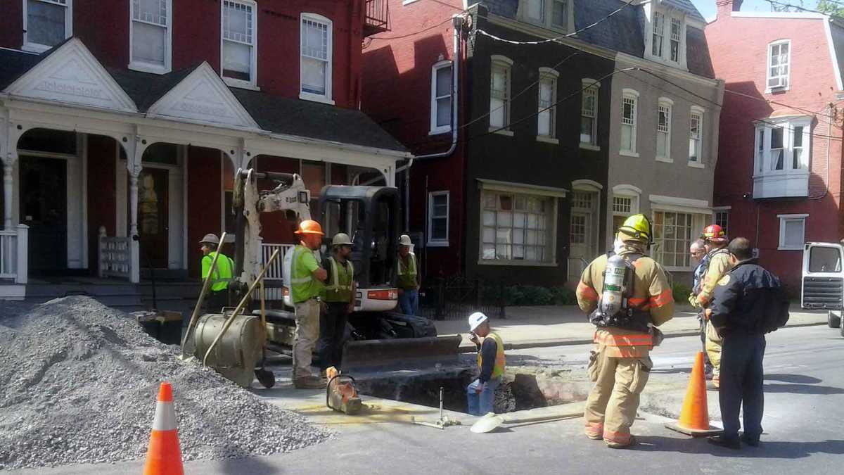 Crews hit gas line in Lancaster