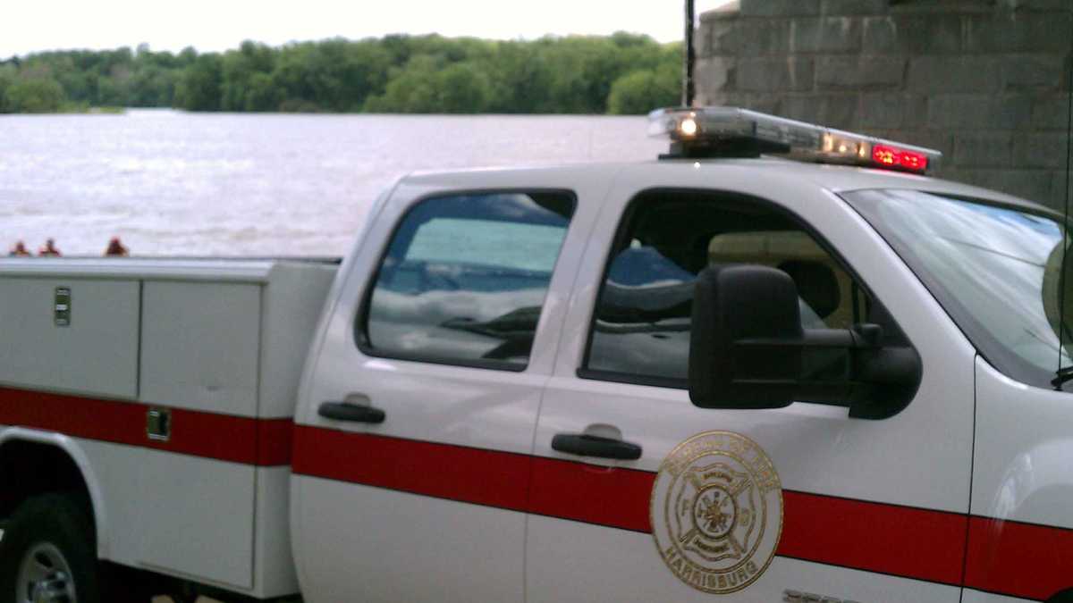 See crews recover boat from Susquehanna River