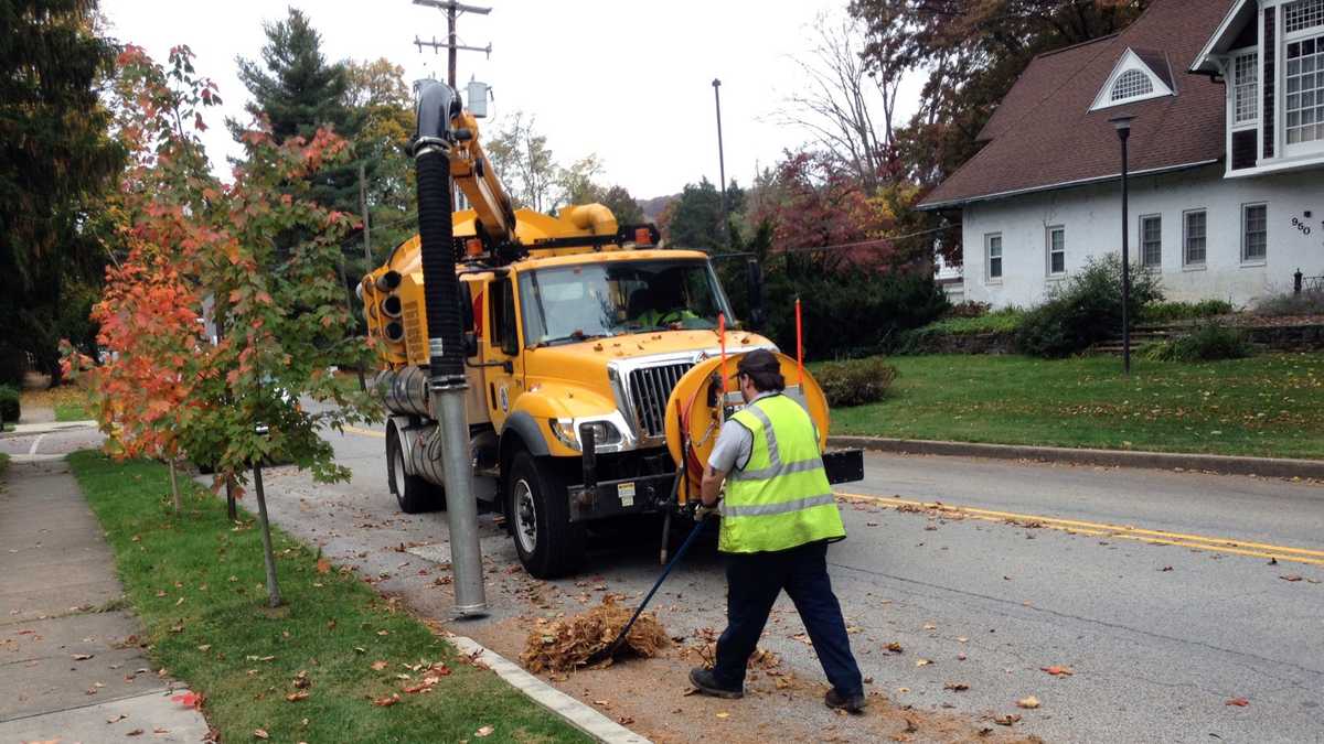 York crews clean up leaves ahead of storm