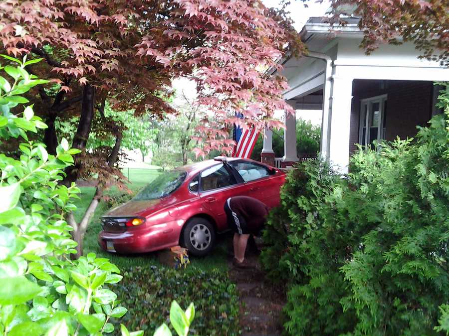 Car crashes into porch of Elizabethtown home