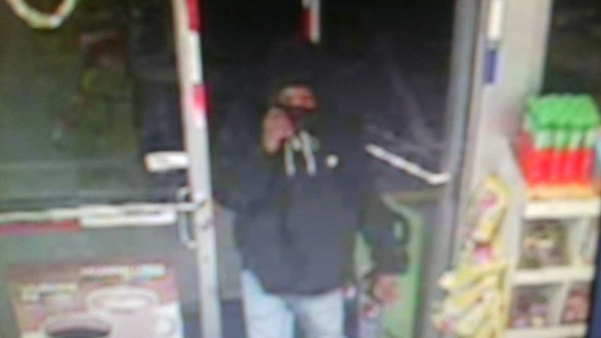 UPDATE Robber hits clerk in Turkey Hill robbery