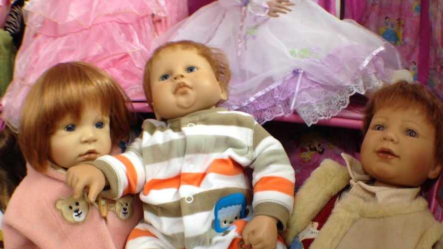 Photos: 'Doll Outlet' home to 5,000 antique, lifelike dolls