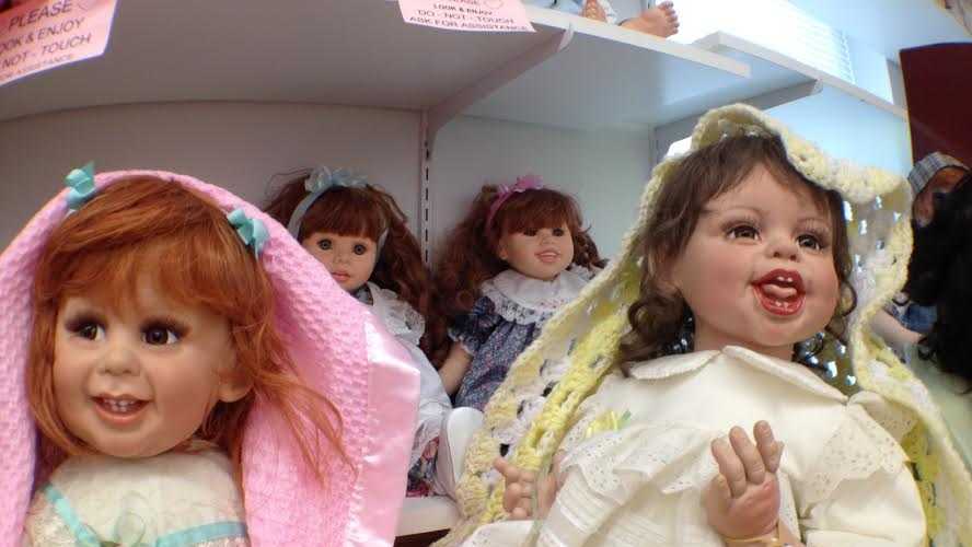 Photos 'Doll Outlet' home to 5,000 antique, lifelike dolls