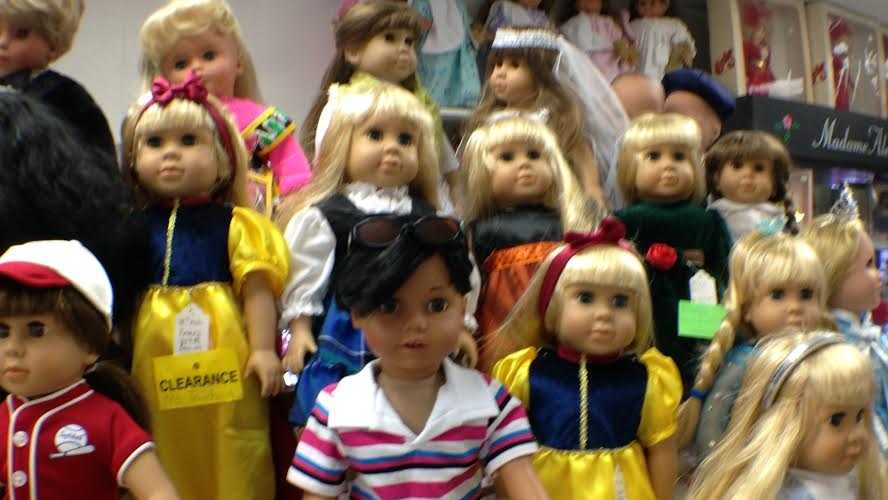 Photos: 'Doll Outlet' home to 5,000 antique, lifelike dolls