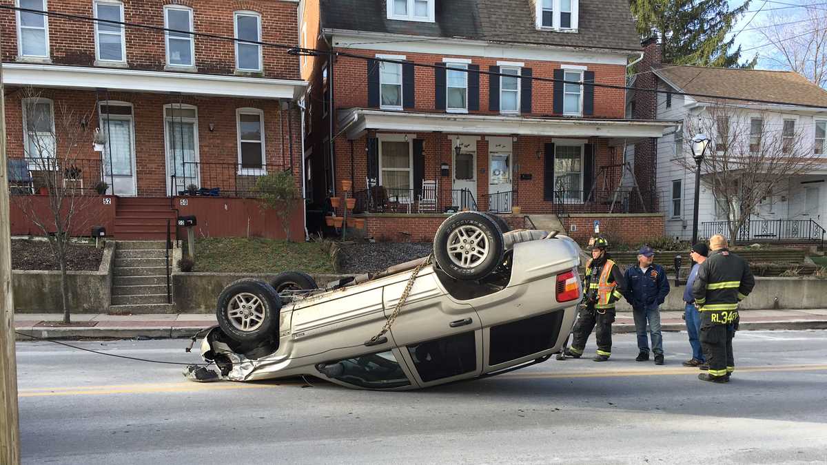 Photos 2 injured in Red Lion crash
