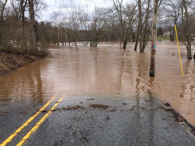 Storm causes Conewago Creek Road to flood in York County