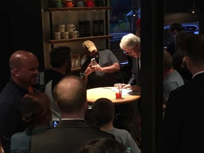 Bill Clinton stops by Lancaster café