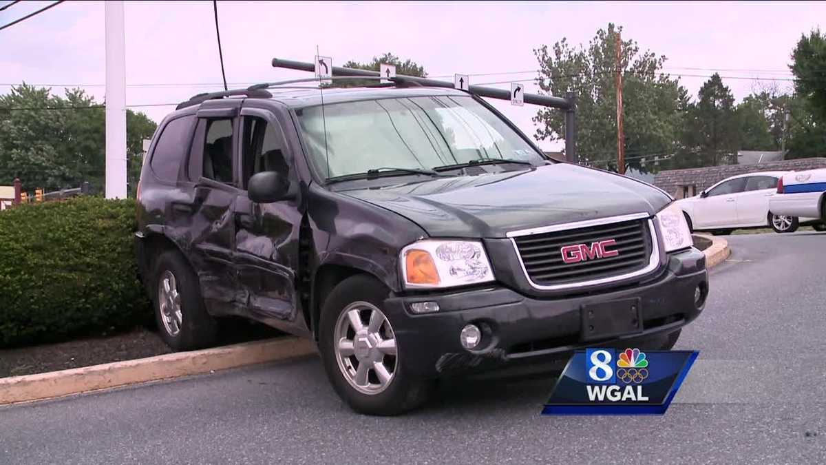 Man steals car, collides with another vehicle while trying to escape ...