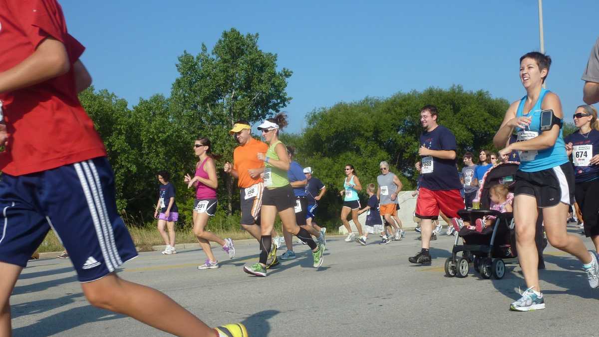 Photos: Brewers racing sausages 5k run/walk