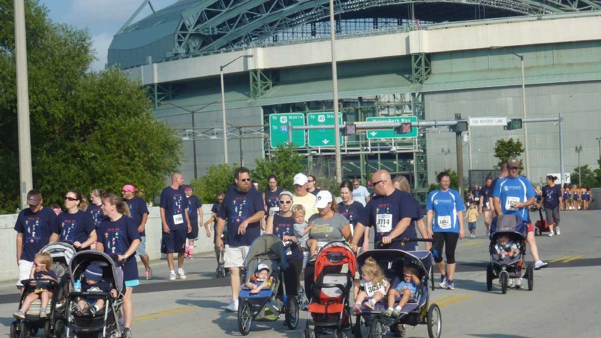 Photos: Brewers racing sausages 5k run/walk