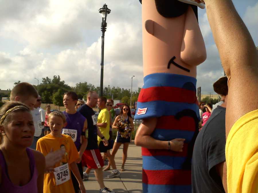 Photos: Brewers racing sausages 5k run/walk