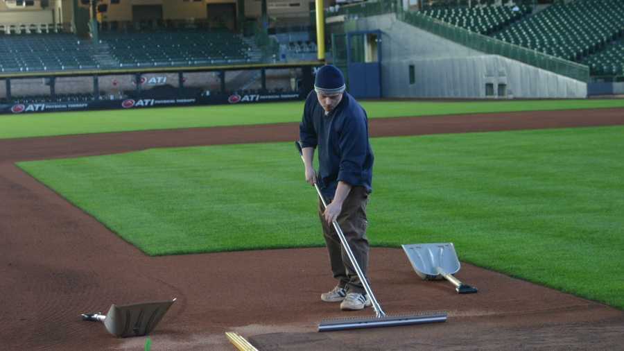 VIDEO - Do My Job: Making Miller Park bratwurst - WTMJ