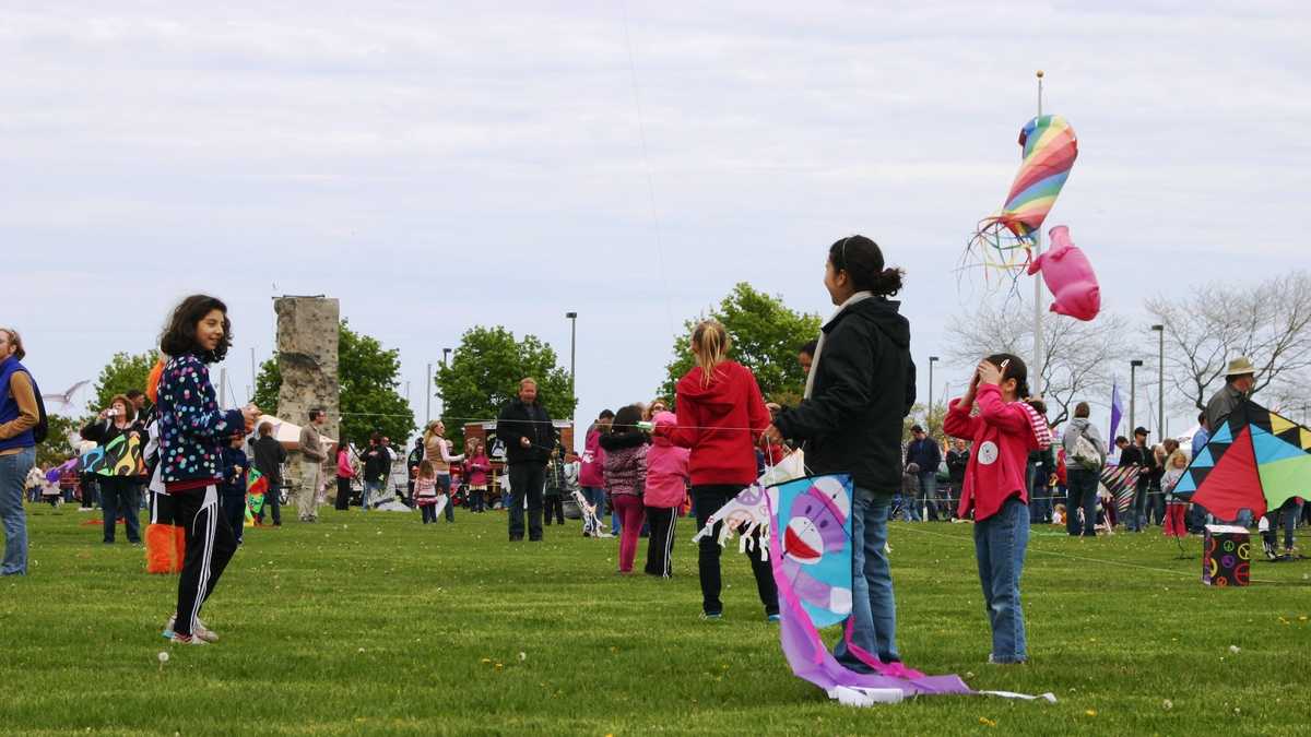 Photos Kite festival at Milwaukee's lakefront