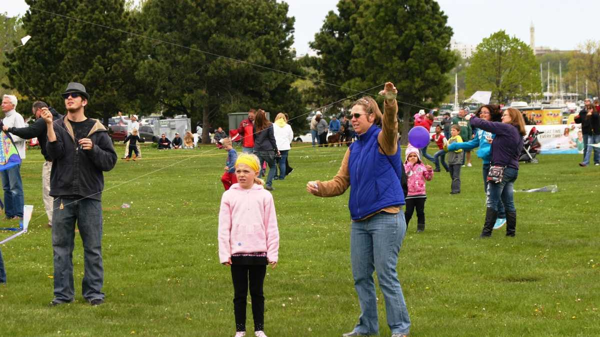 Photos Kite festival at Milwaukee's lakefront