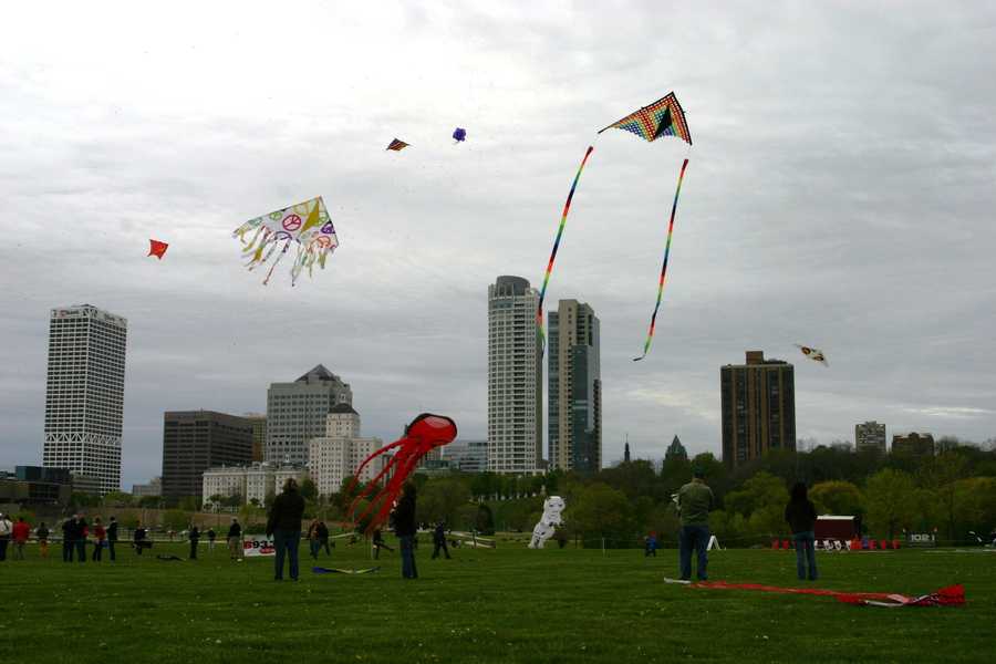 Photos Kite festival at Milwaukee's lakefront