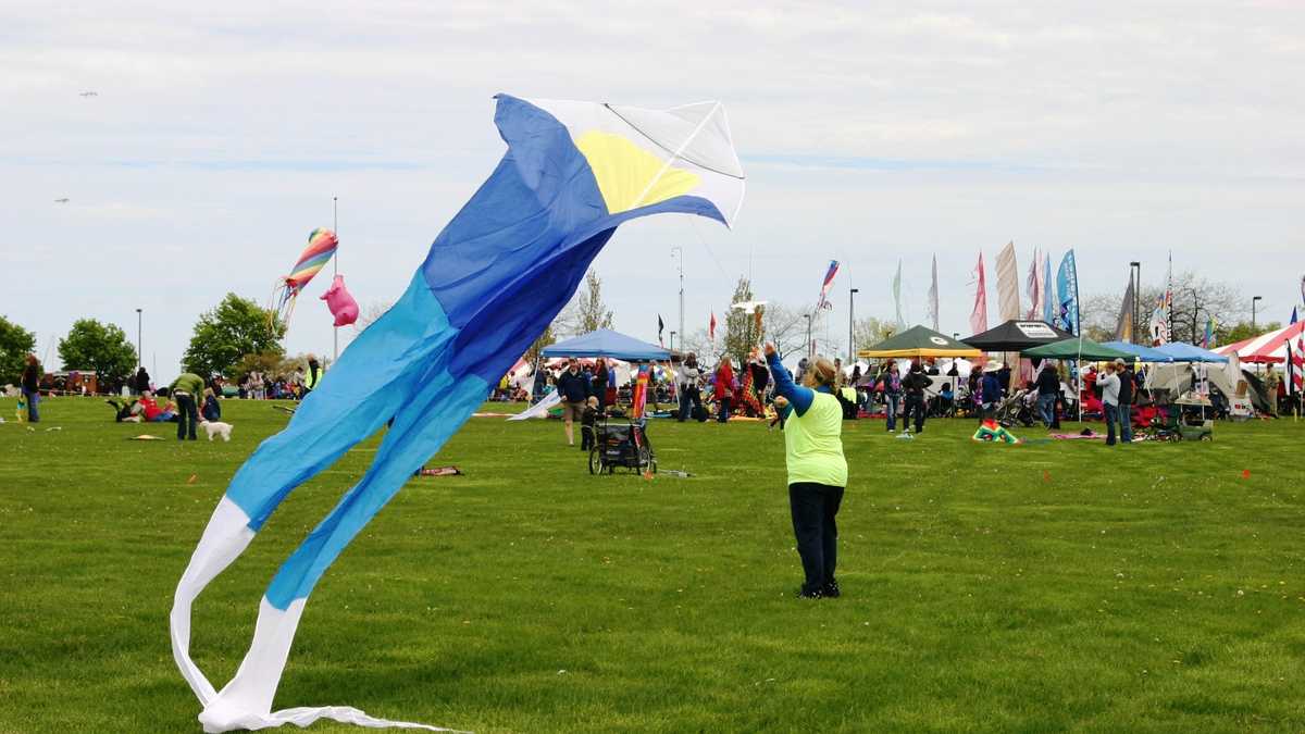 Photos Kite festival at Milwaukee's lakefront