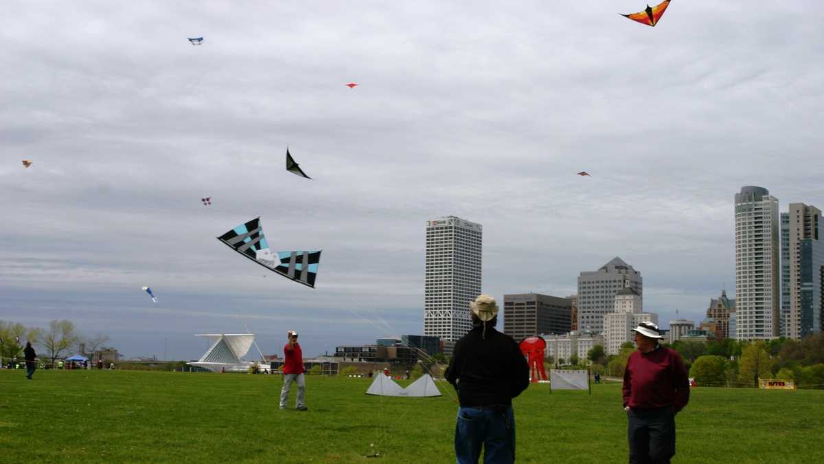 Photos Kite festival at Milwaukee's lakefront