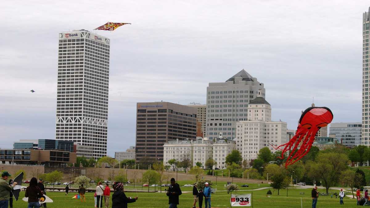 Photos Kite festival at Milwaukee's lakefront
