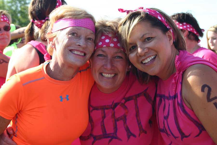 Dirty girl mud run photos kissing bridge
