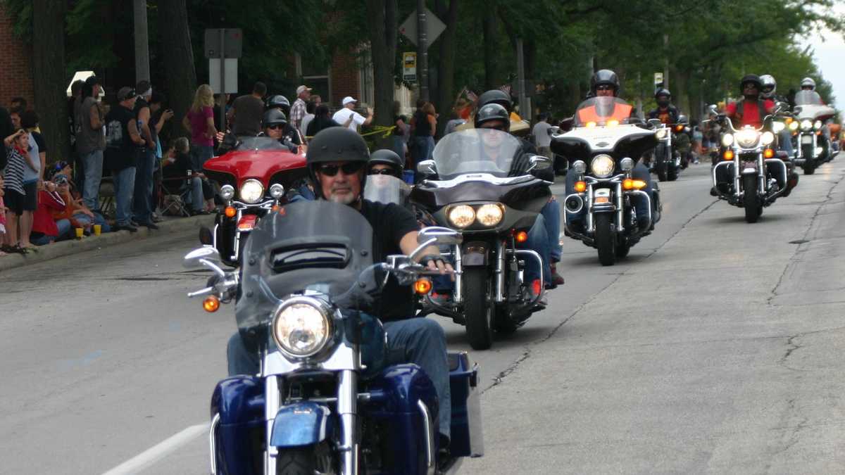 Images: Harley parade rolls down Wisconsin Avenue