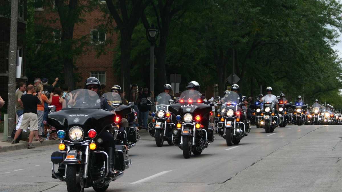 Images Harley parade rolls down Wisconsin Avenue