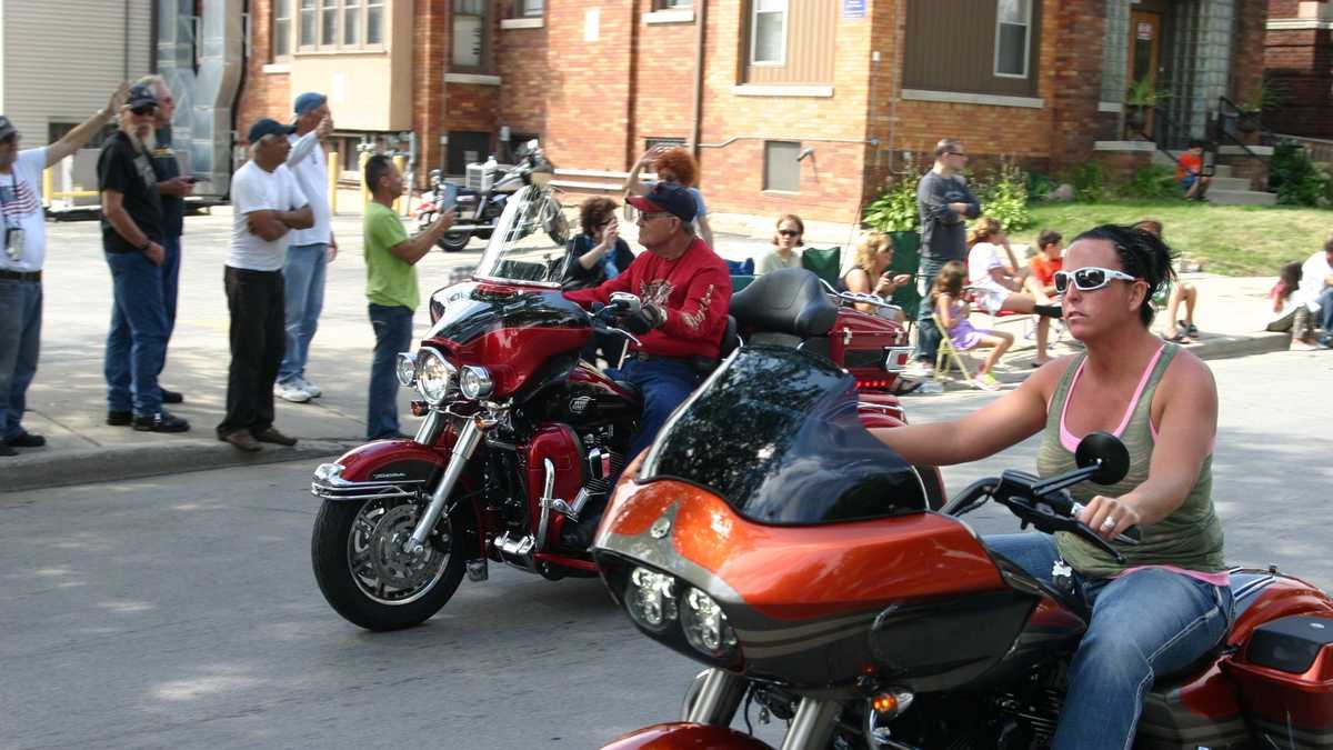 Images Harley parade rolls down Wisconsin Avenue
