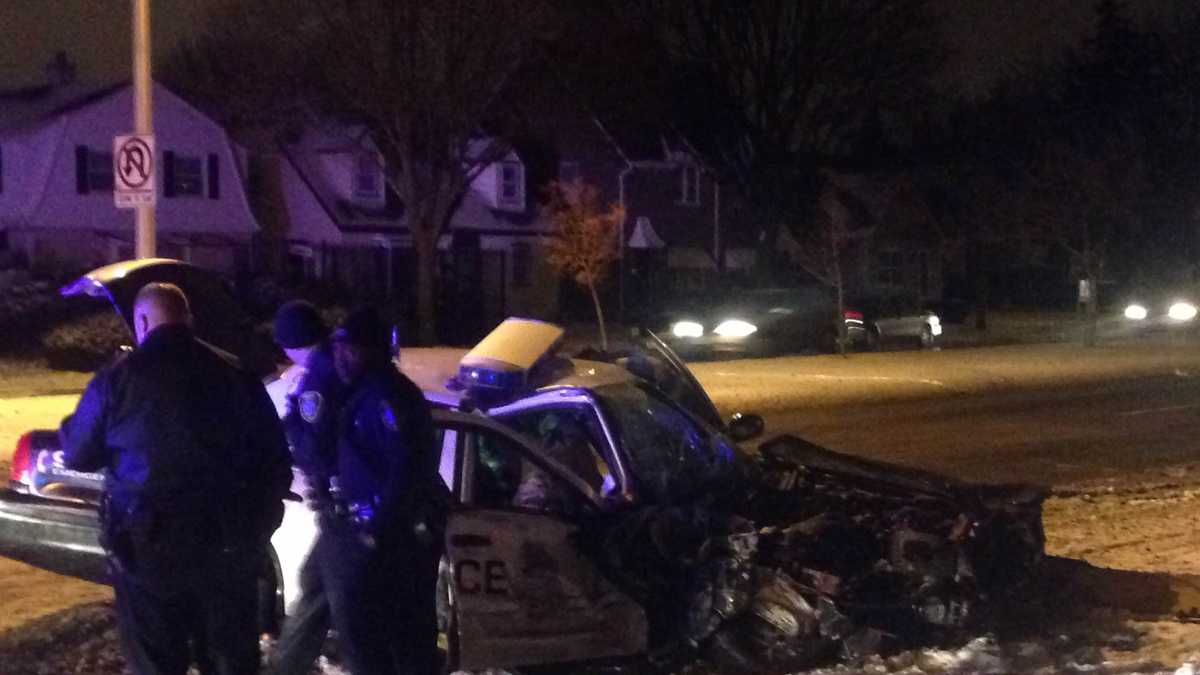 Two Milwaukee police officers hurt in crash
